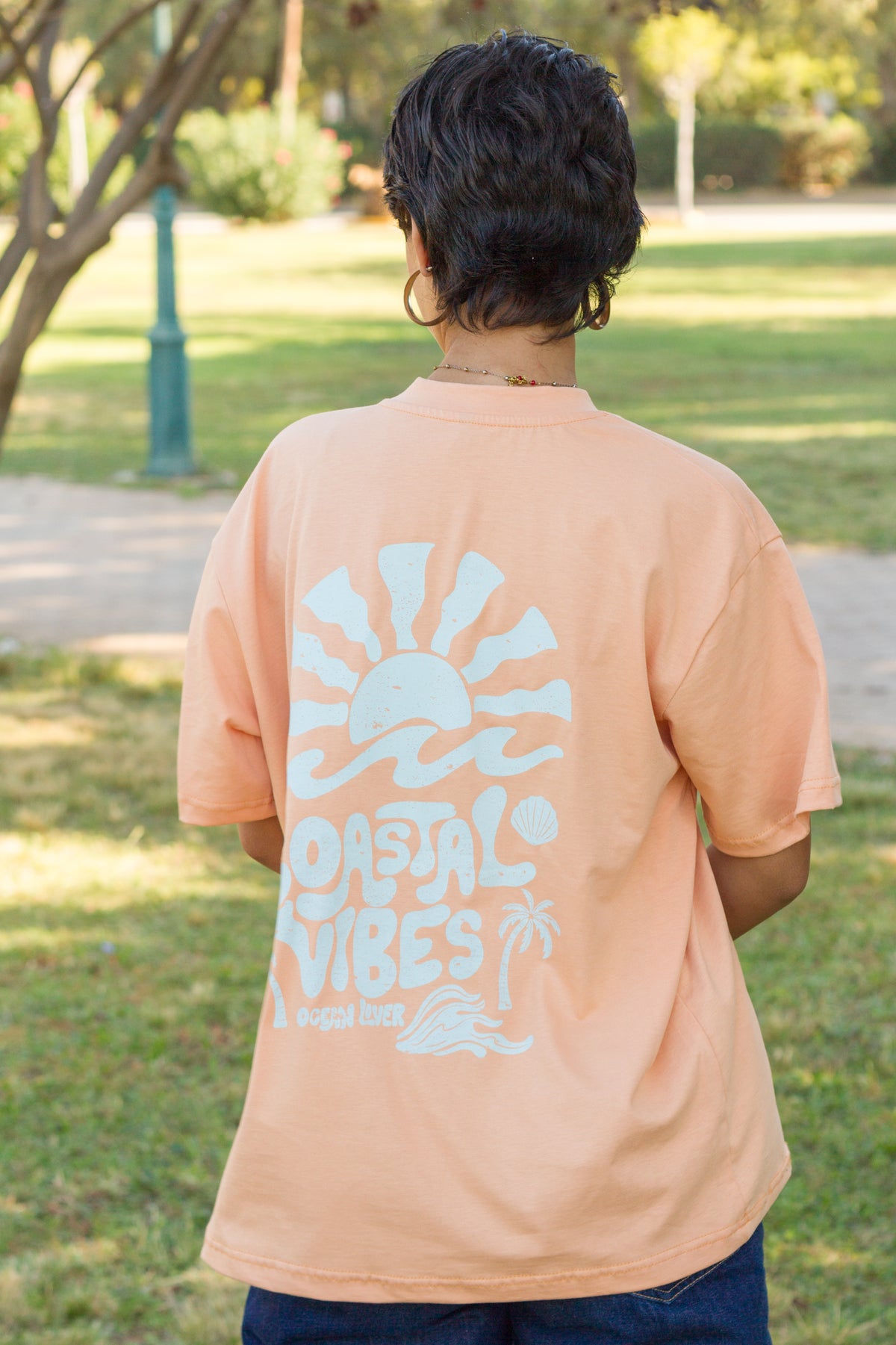 Close-up of the retro surf graphic on the Sevi Waves peach t-shirt 