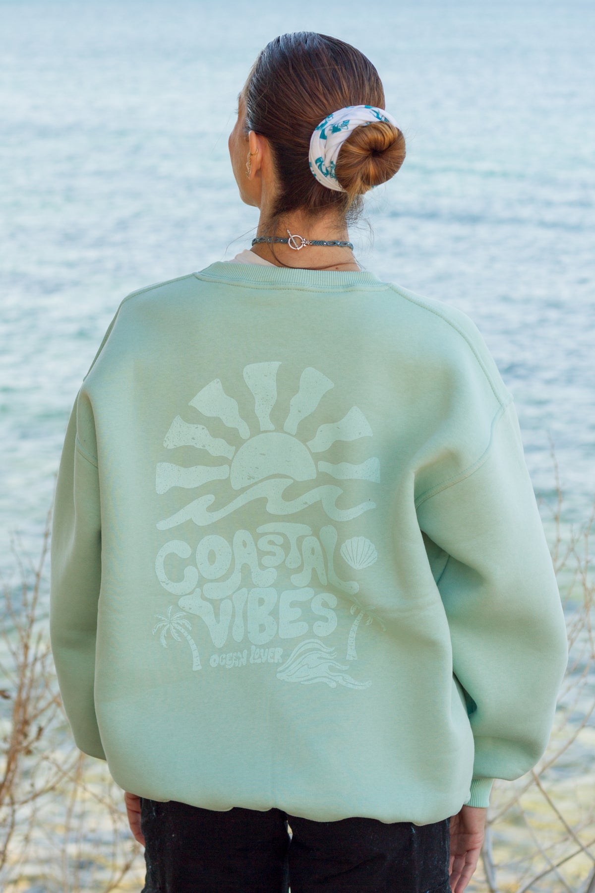 Sevi Waves mint oversized crewneck sweatshirt styled in a casual streetwear look.