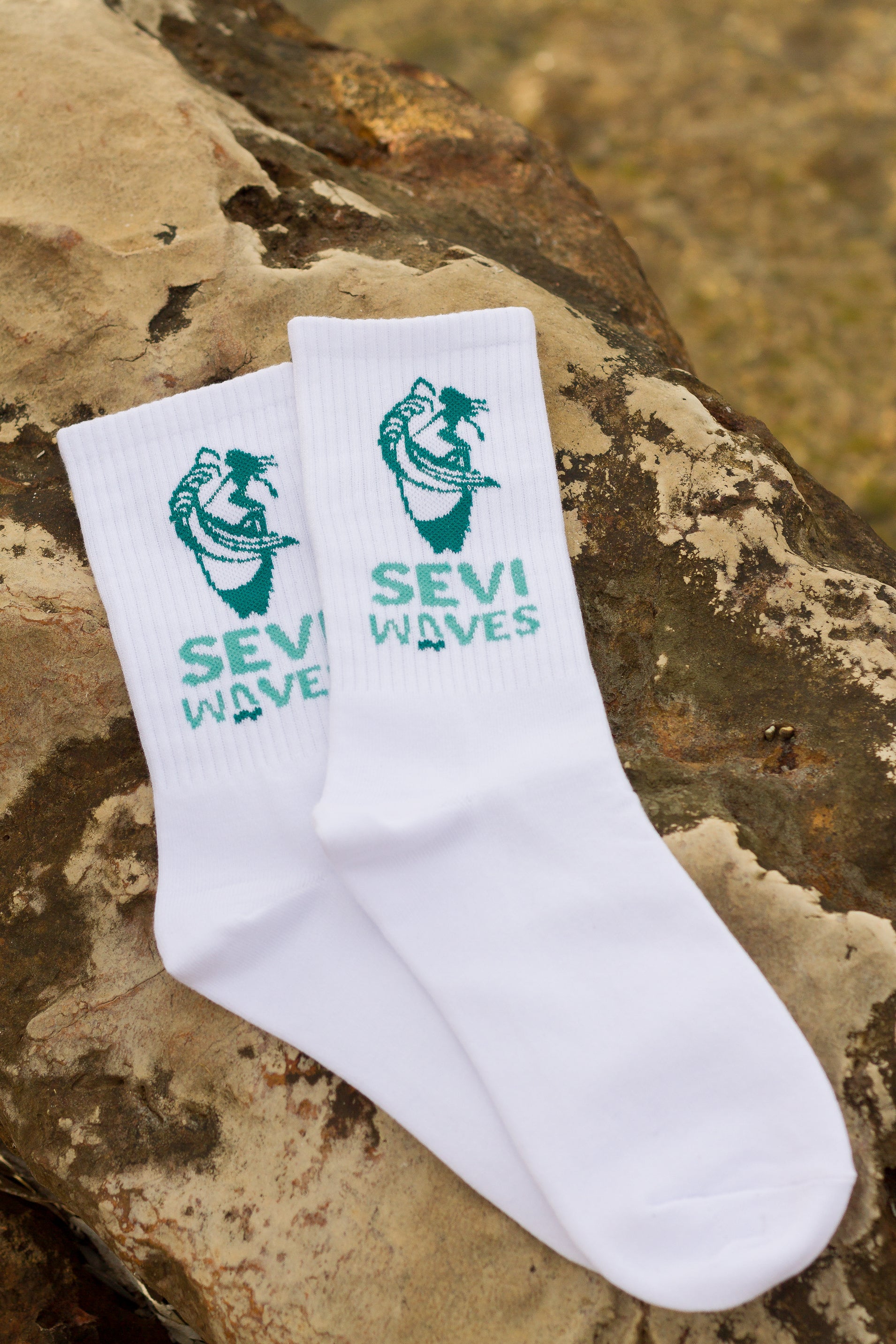 white sevi waves socks